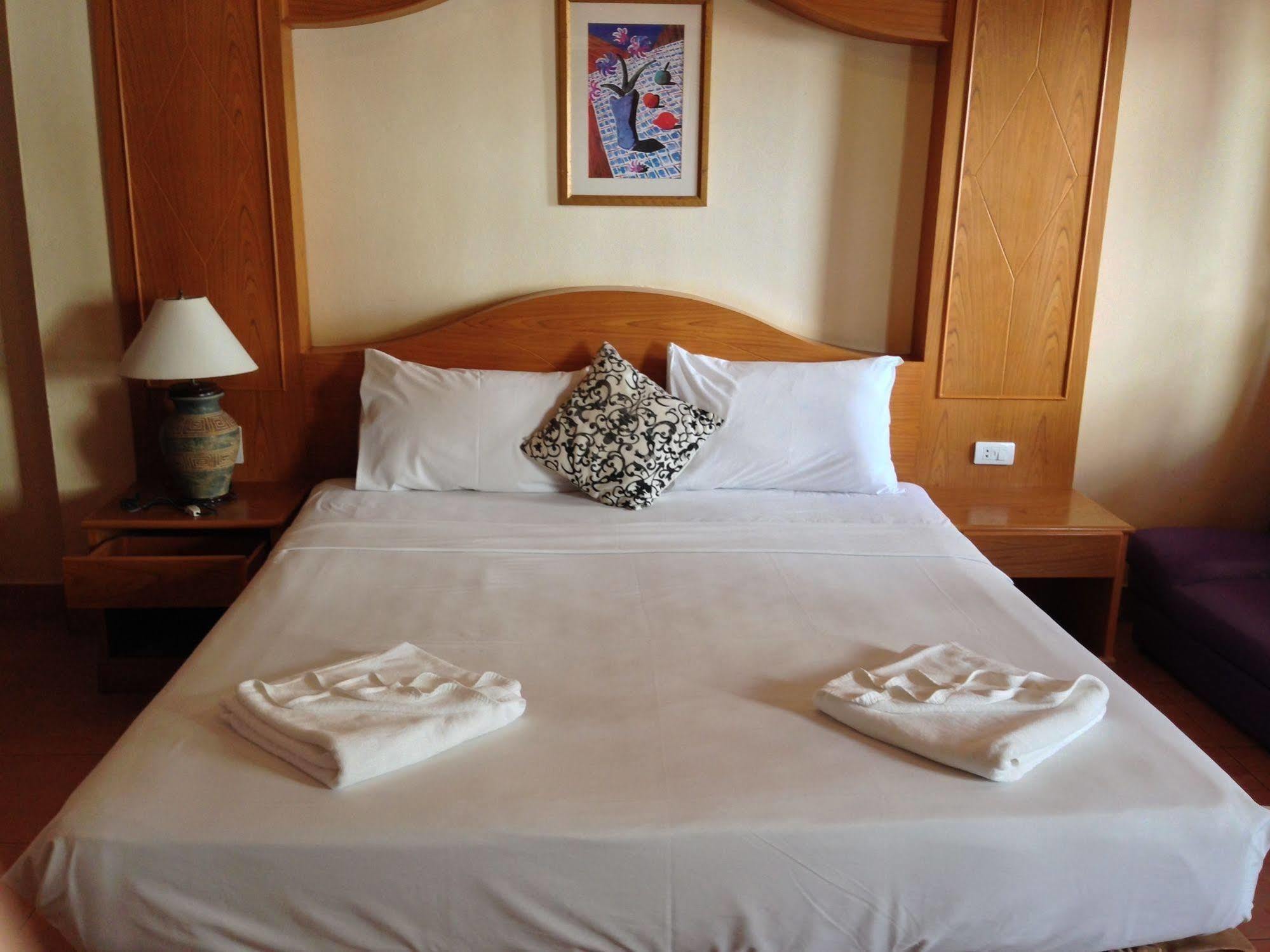 เดอะเฮาส์ป่าตอง Hotel Patong ภายนอก รูปภาพ