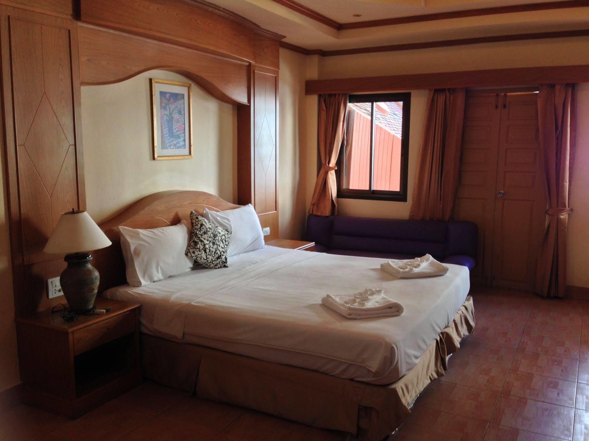 เดอะเฮาส์ป่าตอง Hotel Patong ภายนอก รูปภาพ