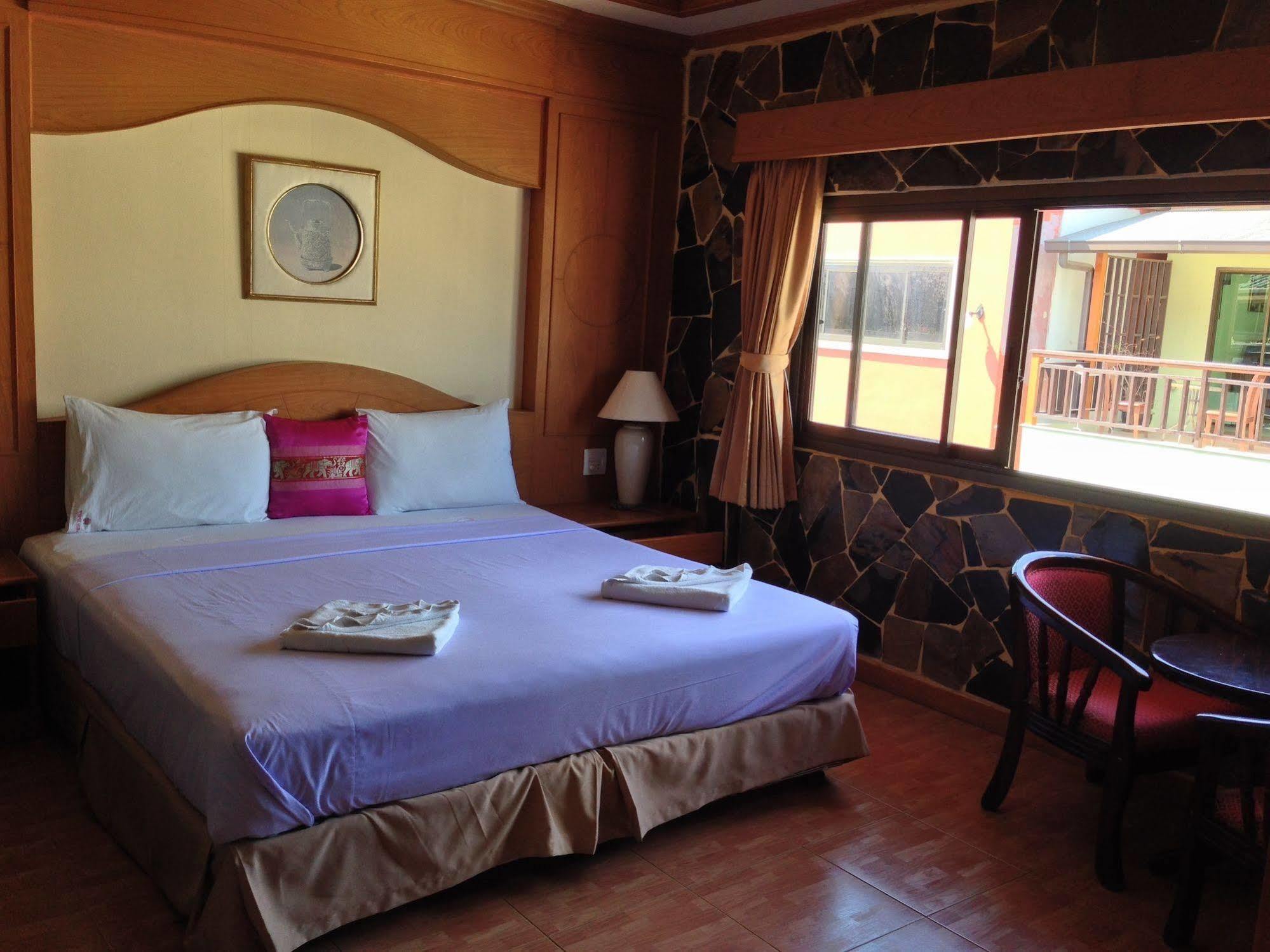 เดอะเฮาส์ป่าตอง Hotel Patong ภายนอก รูปภาพ